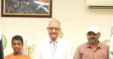 رئيس نادى البنك الأهلى يجتمع بناشئ القطار ووالده لتسهيل الأمور المتعلقة باللاعب رئيس البنك الأهلى مع ناشئ القطار