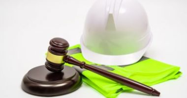 فى حالة إصابة العامل.. النقض تضع ضوابط مقاضاة صاحب العمل.. برلمانى