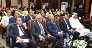 وزير الشباب والرياضة يسلم عقود دعم 82 مشروعًا للأسر الأولى بالرعاية