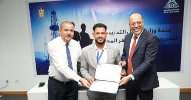 وزير العمل: نستهدف تدريب 600 شخصا في مجالات الخدمات البترولية جانب من تسليم الشهادات