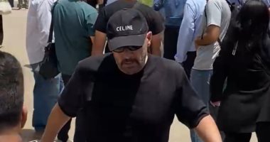 نضال الشافعي وعمرو محمود ياسين وحمزة العيلي فى تشييع جنازة شقيق خالد جلال أحمد السقا