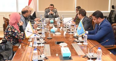 وزير الإسكان يتابع مشروع المماشى السياحية بمدينة الشيخ زايد