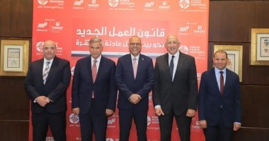 وزير العمل ومحافظ الأسكندرية يفتتحان ندوة تثقيفية للتوعية بمواد قانون العمل الجديد