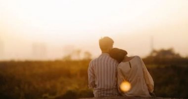 مش نظرة وابتسامة.. 5 أبراج الحب بالنسبة لها أفعال مش كلام 