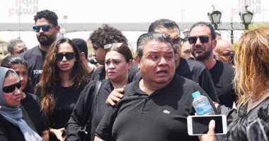 أشرف زكي وأحمد السقا وفتوح أحمد يشاركون فى تشييع جنازة شقيق خالد جلال خالد جلال
