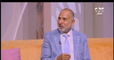 أستاذ طب نفسي يحذر: تزايد ساعات البقاء على السوشيال ميديا يصيب بالاكتئاب