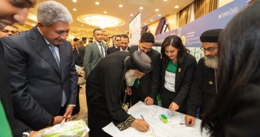 البابا يرسم شجرة حياة بروح الشباب فى لحظة رمزية بملتقى لوجوس بالكاتدرائية المرقسية