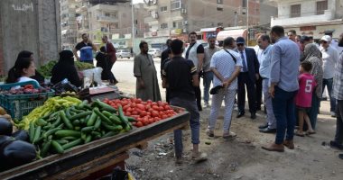 محافظ الدقهلية يوجه بإعادة تنظيم الباعة الجائلين بشارع الجلاء وتسهيل الحركة المرورية