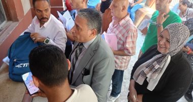 مدير تعليم الجيزة يتفقد خدمة الشباك الواحد