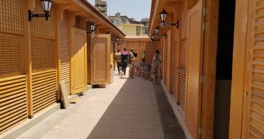 مكتبات سور الأزبكية للكتب القديمة ترتدى ثوبا جديدا.. أكشاك بتصميم تراثى مدعومة بمنظومة مكافحة الحريق وشبكات إنارة حديثة.. التجار يشكرون الرئيس لاهتمامه بالقاهرة التاريخية.. والمحافظ: افتتاح حديقة الأزبكية قريبا أكشاك بتصميم تراثى