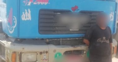 القبض على سائق لإلقائه حمولة خرسانية بالطريق الدائرى.. فيديو ضبط سائق لالقائه حمولة خرسانية بالدائرى