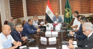 محافظ القليوبية يعقد اجتماعا موسعا لمراجعة الاستعدادات النهائية لانتخابات الشيوخ