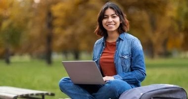 تنسيق الجامعات 2025.. 5 نصائح هتساعدك على اختيار الكلية بهدوء وسلاسة.. ولو مش عارف تختار وتحدد الكلية المناسبة 4 خطوات هتساعدك.. 5 أبراج تضع المعاهد الموسيقية رغبتها الأولى و3 يفضلون معاهد التمثيل طالبة جامعية