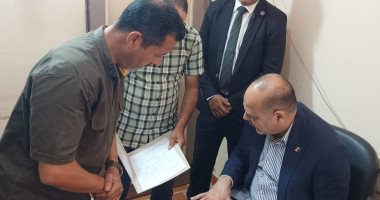 وزير العمل يجرى زيارة مفاجئة لمكتبي عمل الضبعة والعلمين