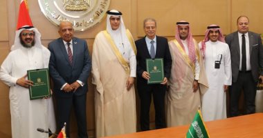 وزير الكهرباء يشهد توقيع مذكرة تفاهم لتطوير وتحديث مركز أبحاث الجهد الفائق جانب من التوقيع