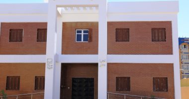 سوهاج.. قرى تبعث من جديد عبر "حياة كريمة".. بين الحقل والمكتب الحكومى.. المجمعات الزراعية والخدمية تنقل القرى إلى عهد جديد.. 30 مجمعا زراعيا لخدمة المزارعين و30 مجمعا حكوميا.. جعل الدولة فى قلب الصعيد جانب من المشروعات