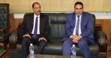 محافظ سوهاج يهنئ مدير الأمن الجديد بتوليه مهام منصبه