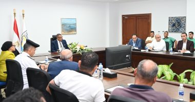 محافظ جنوب سيناء: تفعيل منظومة الكارت الذكى للسائحين لتعزيز جودة الخدمات اللواء دكتور خالد مبارك محافظ جنوب سيناء أثناء اجتماع مع سائق التاكسى