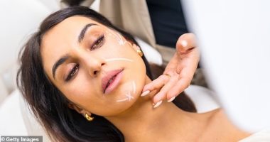 نيوز برو : 
                                            جراحو تجميل يكشفون عن إجراء جعل مشاهير هوليوود أصغر سنا
                                        