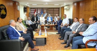 نيوز برو : 
                                            وزير قطاع الأعمال العام ومحافظ الإسكندرية يبدآن جولة بمنطقة المعمورة
                                        