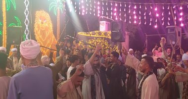 أناشيد ومدائح.. إقبال كبير على الليلة الختامية لمولد السلطان الفرغل بأسيوط (فيديو) الليلة الختامية لمولد السلطان الفرغل بأسيوط