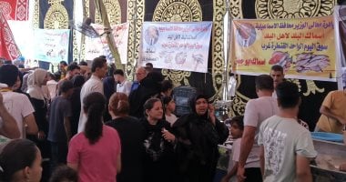 إقبال كبير على شراء السلع الغذائية فى سوق اليوم الواحد بالقنطرة غرب .. فيديو