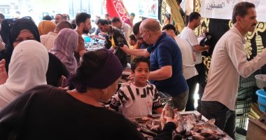 إقبال كبير على سوق اليوم الواحد ومبادرة "أسماك البلد" بالقنطرة غرب.. فيديو