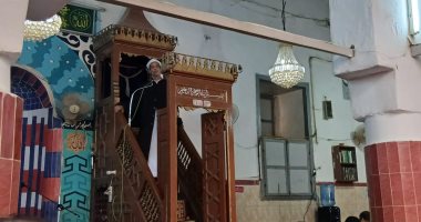 من أقدم مساجد قنا.. خطبة الجمعة من المسجد العتيق بنقادة.. فيديو