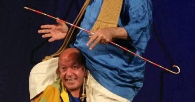 أحمد السعدنى يسترجع ذكريات مسرحية “الملك هو الملك” لوالده ولطفى لبيب السعدني فى صورة سابقة مع لطفي لبيب