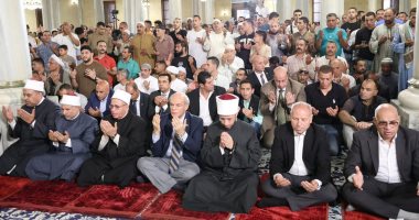 وزير الأوقاف يؤدى صلاة الجمعة من مسجد الإمام الحسين بحضور محافظ القاهرة