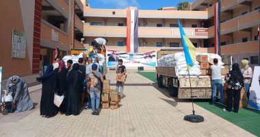 محافظ الإسكندرية يوجه بتوزيع مواد غذائية على الأسر الأولى بالرعاية بحى الجمرك