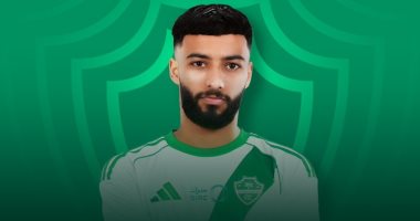 الأهلي السعودي يضم لاعب الخليج بعقد حتى عام 2028 صالح ابو الشامات