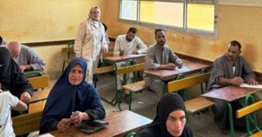 سلسة قوافل محو الأمية لجامعة دمنهور.. امتحانات فورية وأجواء حماسية بالقرى قافلة فورية لامتحان 62 مواطن بقرية صلاح الدين بمركز بدر