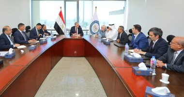 نيوز برو : 
                                            وزير البترول يبحث مع شركات عالمية تنفيذ قاعدة بيانات جيولوجية لزيادة الاستثمار 
                                        