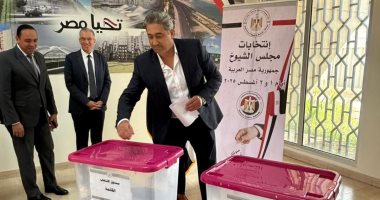 استمرار توافد أبناء الجالية المصرية بسلطنة عمان على السفارة للتصويت في انتخابات مجلس الشيوخ