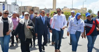 محافظ بورسعيد يتابع تطوير منطقة السلام بحى الضواحى بتكلفة 100 مليون جنيه.. صور