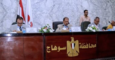 محافظ سوهاج يستعرض إحلال وتجديد مصانع متوقفة باجتماع المجلس الاقتصادى جانب من الاجتماع
