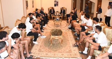 وزير الرياضة يلتقى منتخب مصر لكرة السلة قبل منافسات لأفروباسكت.. صور جلسة الوزير مع المنتخب