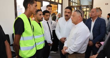 محافظ الإسماعيلية يشيد بالطلاب المشاركين في مبادرة "التدريب من أجل التشغيل"