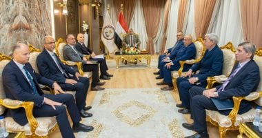 وزير الانتاج الحربي خلال لقائه بسفير بلغاريا بالقاهرة 