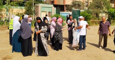 العاملون بتعليم الغربية يدلون بأصواتهم فى لجان انتخابات مجلس الشيوخ.. صور