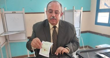 أمين العلاقات الحكومية بالجبهة الوطنية يدلى بصوته فى انتخابات الشيوخ