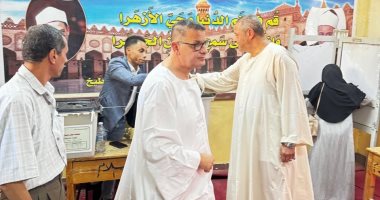 رئيس لجنة حقوق الإنسان بـ"النواب" يدلى بصوته فى انتخابات الشيوخ بسوهاج.. صور