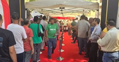 أهالى حى الزمالك يصطفون فى الطوابير أمام اللجان للتصويت بانتخابات الشيوخ