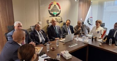 عاصم الجزار يتابع سير العملية الانتخابية من غرفة عمليات "الجبهة الوطنية"