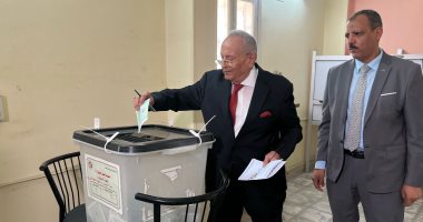 وكيل "الشيوخ" بعد الإدلاء بصوته: إرادة المصريين صخرة تتحطم عليها التحديات