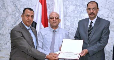 جانب من التكريمات
