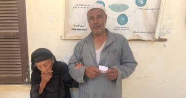 معمرة كفيفة عمرها 90 سنة بالفيوم تدلى بصوتها: "عايزة أفرح ببلدى".. فيديو معمرة كفيفة عمرها 90 سنة بالفيوم تدلى بصوتها