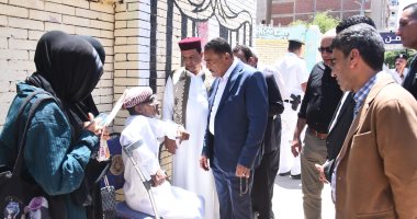 محافظ مطروح ونائبه يتفقدان لجان الاقتراع والتأكد من توافر التيسيرات للناخبين