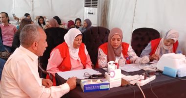 حملة 100 يوم صحة توفر خدمات طبية للناخبين بأكتوبر.. صور